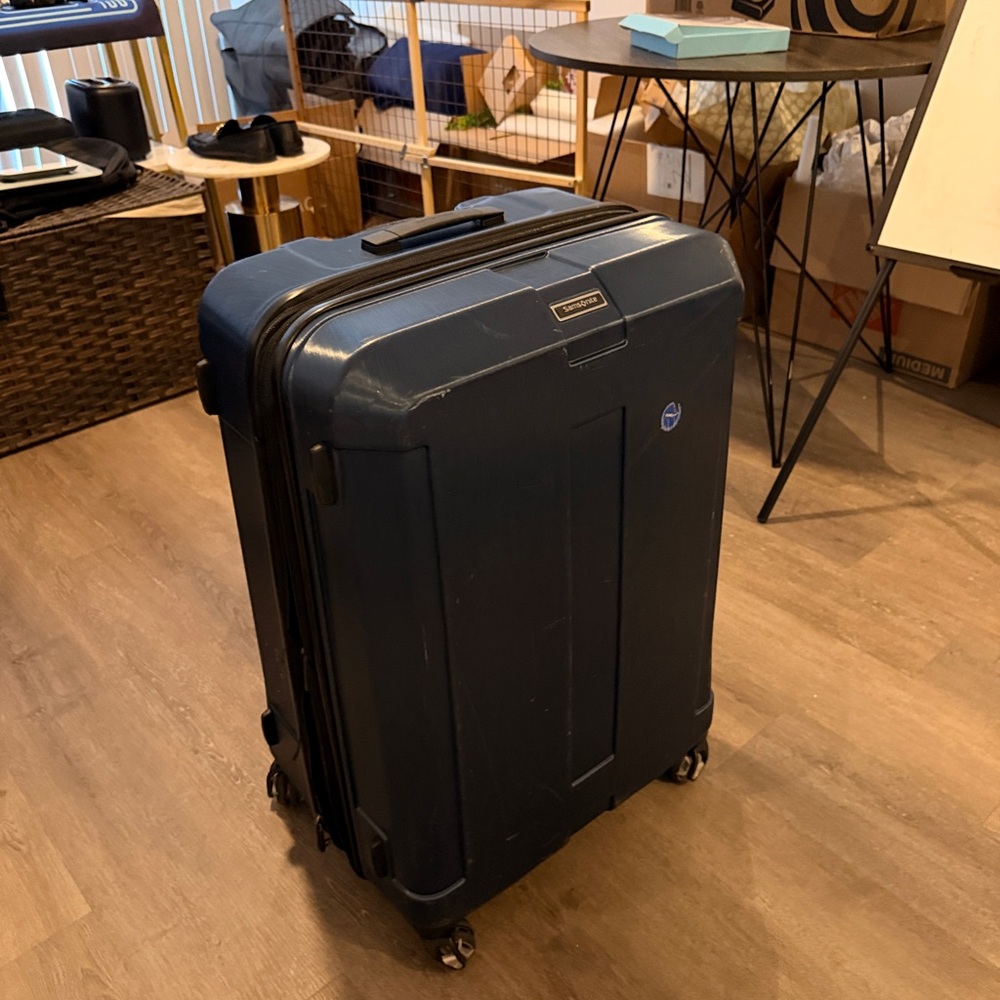 Samsonite Dark Blue Spinner Luggage